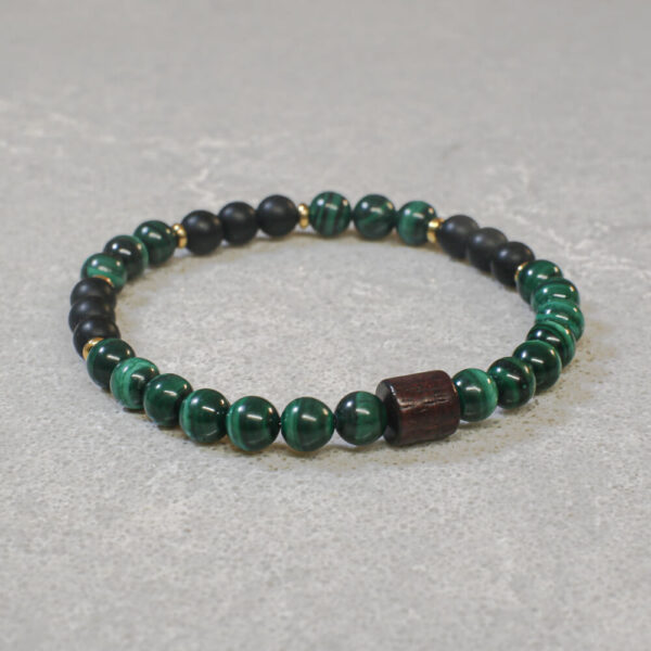 צמיד מלכיט, אוניקס שחור ועץ הובנה