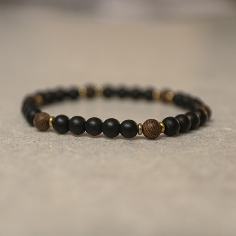 צמיד בלאק אוניקס וחרוזי עץ וונגה