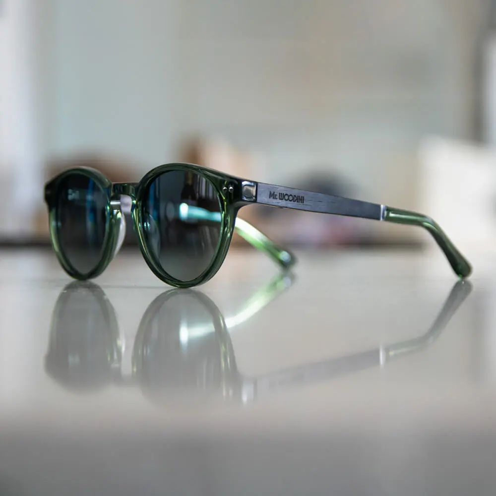 משקפי שמש דגם Malibu בצבע ירוק זית ועדשות גראדיינט בצבע ירוק